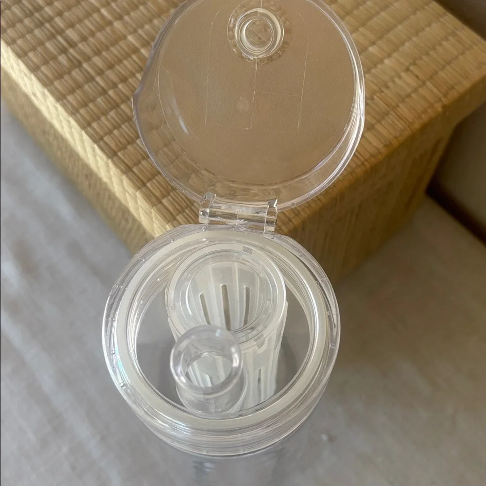 Infuser Water Bottle with White Filter